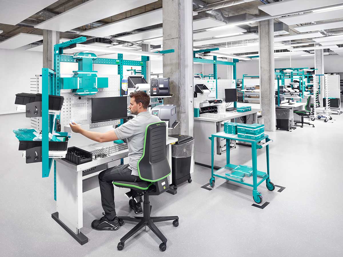 Kundenbeispiel Wibu-Systems AG mit ihrer manuellen Fertigung