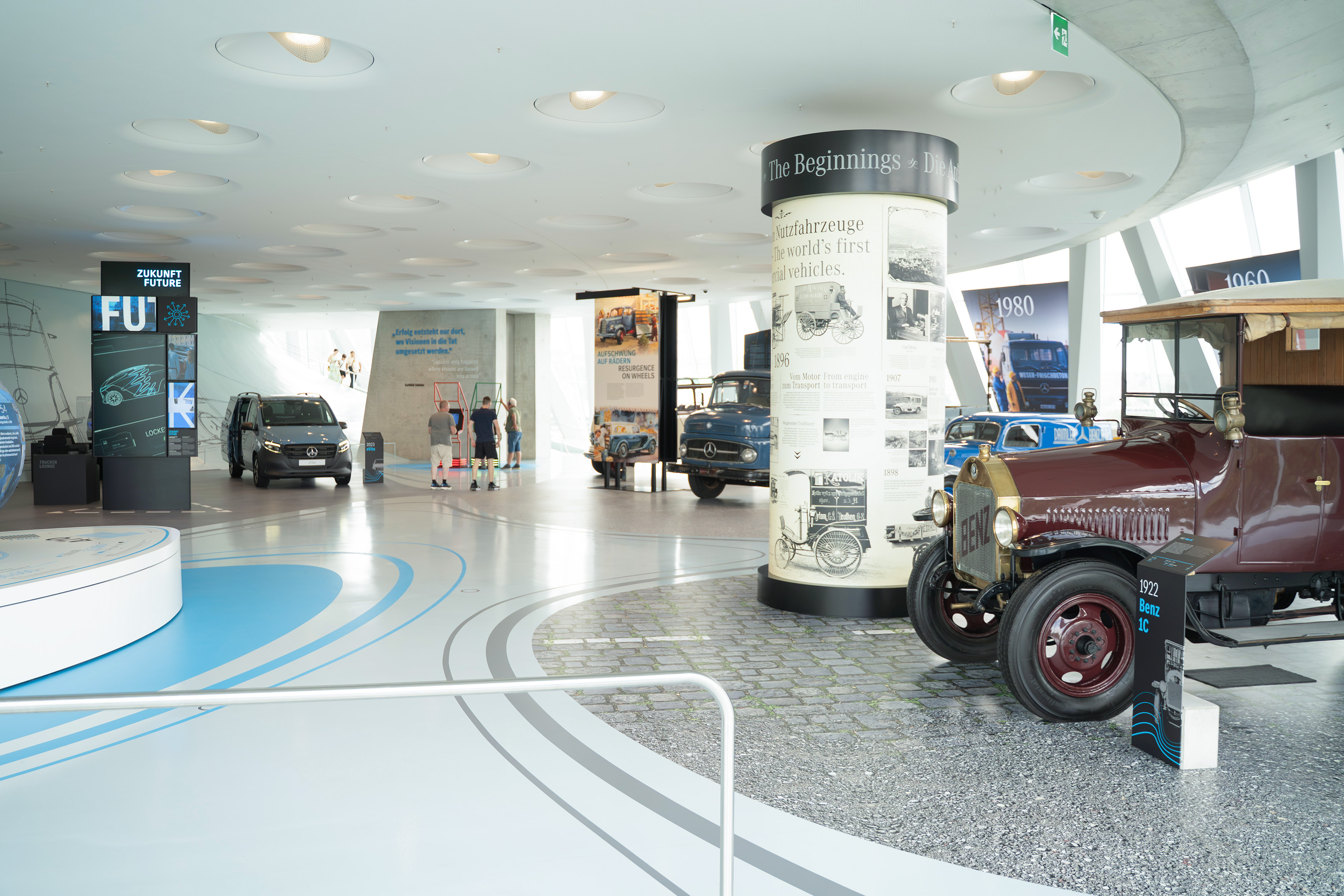 Mercedes-Benz-Museum-Überblick-Sonderausstellung.jpg