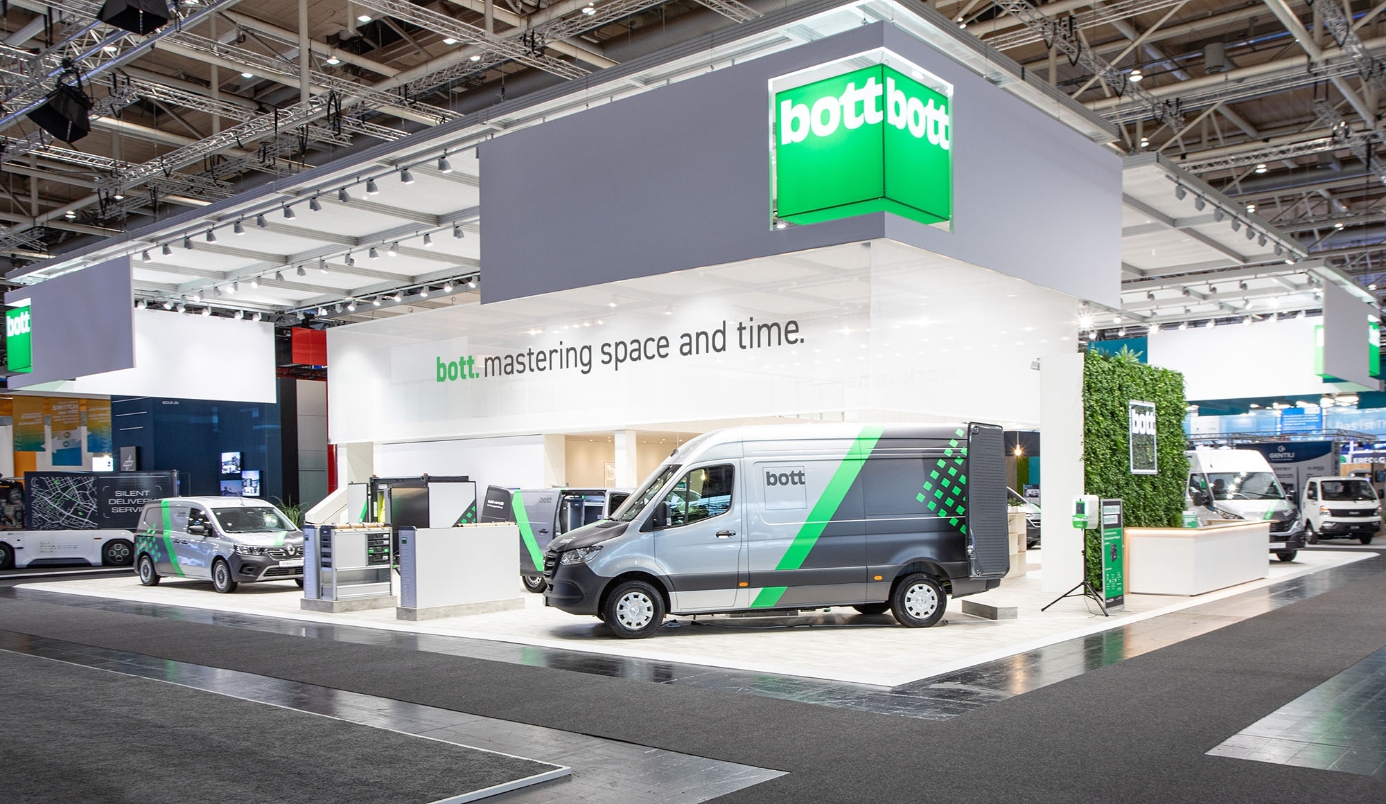 Bild-1-IAA-Messestand-web.jpg