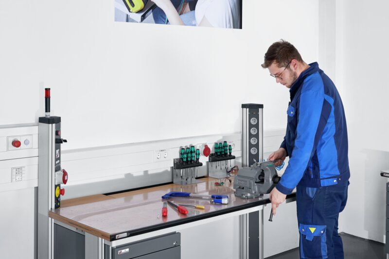 Arbeitsplatzsysteme für Elektrolabore